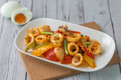 อร่อยลงตัวของซอสไข่เค็มสูตรเฉพาะของครัวมีสุข