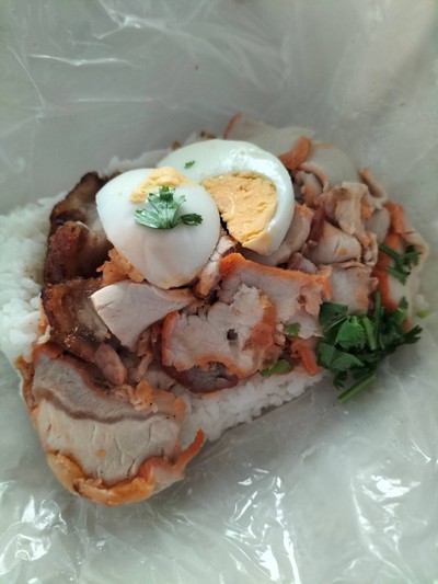 ข้าวหมูแดง+หมูกรอบ