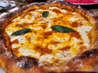 พิซซ่ามาร์เกริตา Margherita Pizza