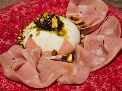 บูราต้าพิสตาชีโอและมอร์ตาเดลลา