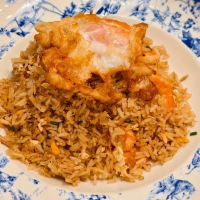 ข้าวผัดกุ้งไข่เป็ดดาว