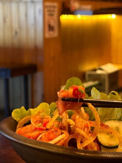 แซลมอนยำไทย