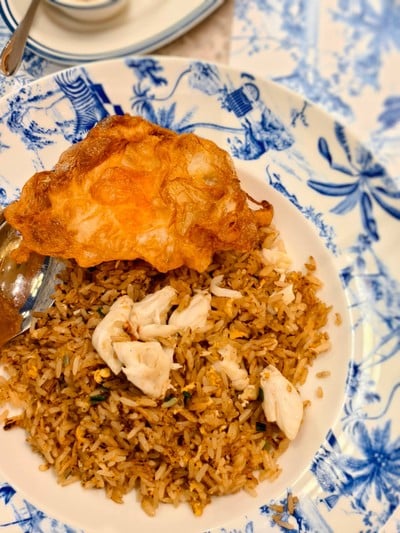 ข้าวผัดเนื้อปูไข่เป็ดดาว