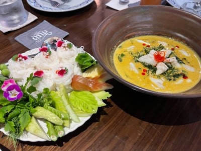 ขนมจีนแกงปูใบชะพลู