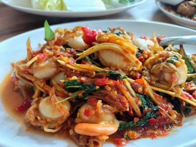 หอยเชลล์ผัดฉ่า