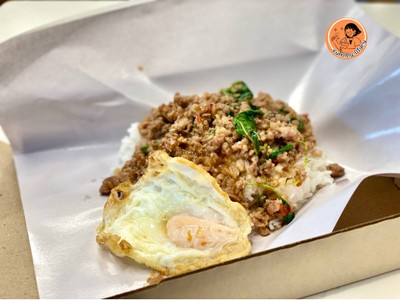 กะเพราหมูสับไข่ดาว