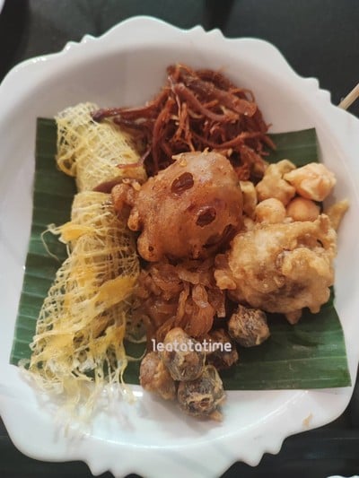 ข้าวแช่ (หมูหวาน)