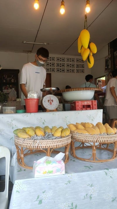หน้าร้าน ข้าวเหนียวมะม่วงป้าณี (วัดราชโอรส) วัดราชโอรส