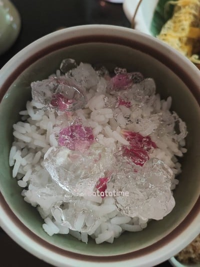 ข้าวแช่ (หมูหวาน)