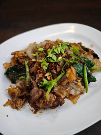 ผัดซีอิ๊วเนื้อตุ๋น