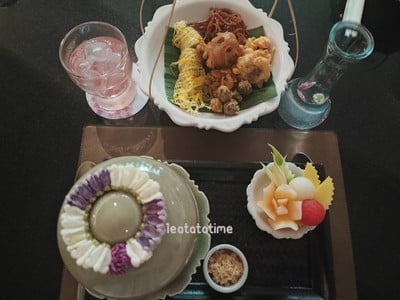 ข้าวแช่ (หมูหวาน)