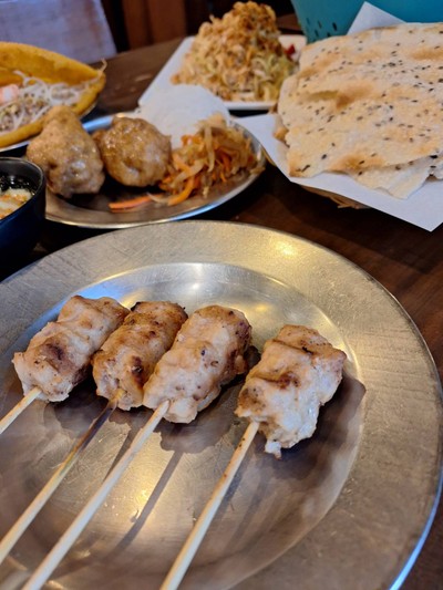 แหนมเนือง