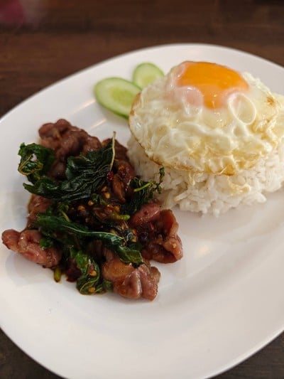 กะเพราเนื้อน่องลาย