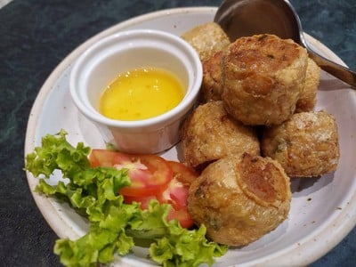 ป้อน แฟชั่นไอส์แลนด์