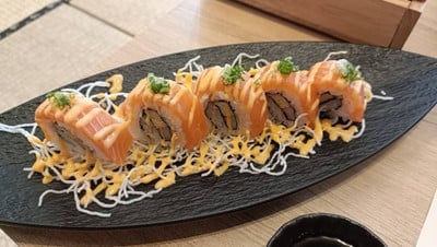 แซลม่อนโรล