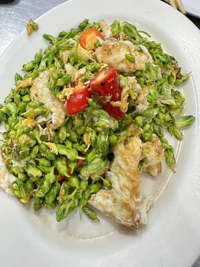 ดอกขจรผัดไข่