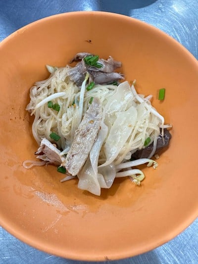 เส้นเล็กเป็ด + ไส้แก้ว