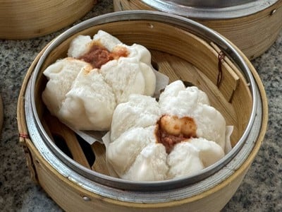 ซาลาเปาหมูแดง