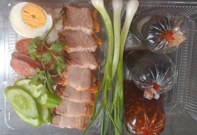 ข้าวหน้าหมูกรอบราดน้ำหมูแดง ฉ่ำๆๆ