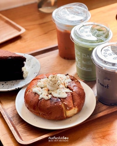 Garlic & Cream Cheese Bread