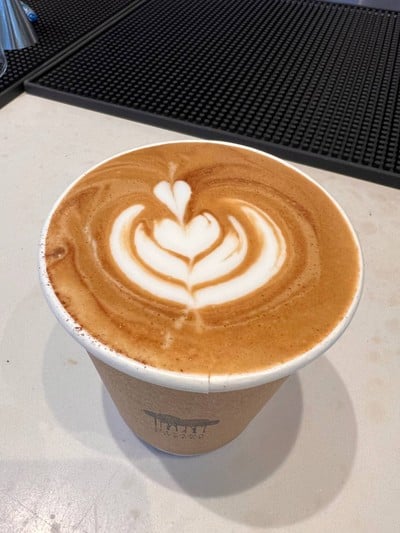 เมนูของร้าน มีวนา คอฟฟี่ แฟล็กชิพสโตร์ ศรีนครินทร์