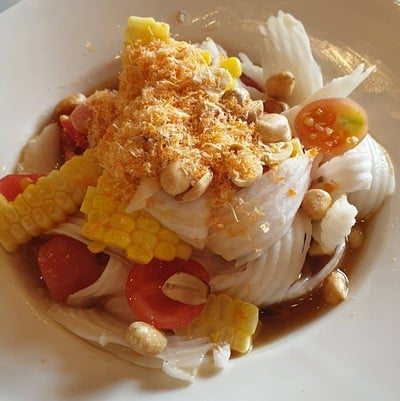 แปลกดีที่ใส่มะพร้าวอ่อน อร่อยด้วย