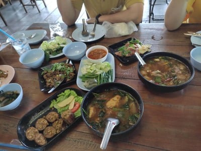 อาหาร หรือ เครื่องดื่ม