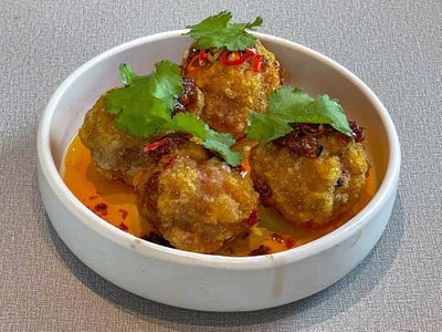 ลูกชิ้นหมูซอสเสฉวน