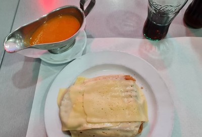 อาหาร หรือ เครื่องดื่ม