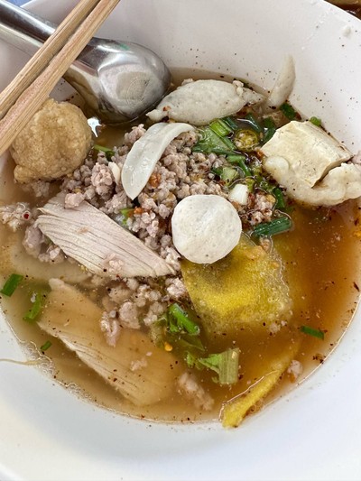 เส้นเล็กต้มยำ