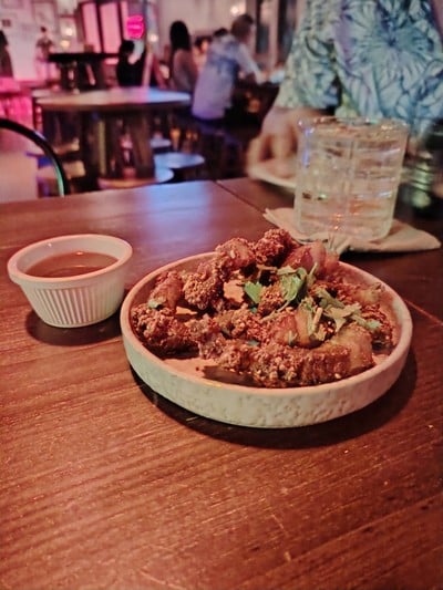 หมูกรอบ คั่วพริกเกลือ