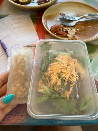 เส้นหมี่ผัดซีอิ๊วหวานและไข่ฝอย