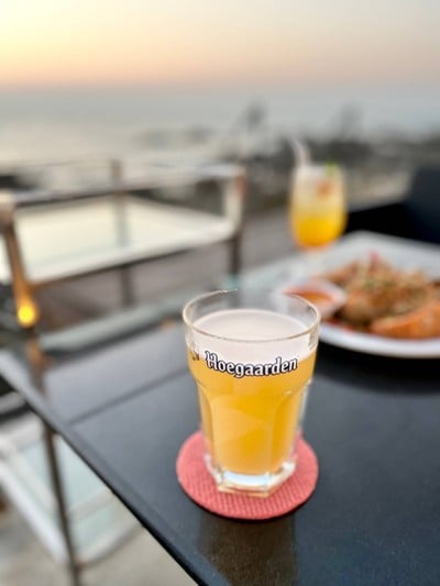 🍺 Hoegaarden. (Price 200 Baht.)