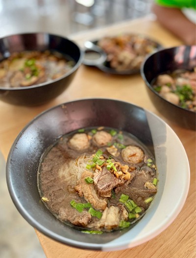 🍜 ก๋วยเตี๋ยวน้ำตกเนื้อพิเศษ. (ราคา 60 บาท.)