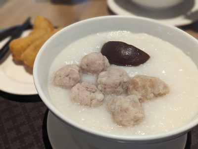 โจ๊กลูกชิ้นหมู