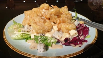 กุ้งทอดครีมสลัดผลไม้