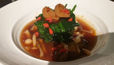 ผัดปวยเล้งราดหน้าเป๋าฮื้อ