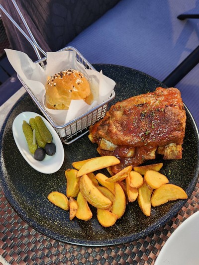 อาหาร หรือ เครื่องดื่ม