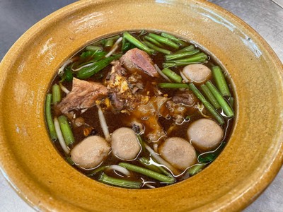ก๋วยเตี๋ยวเนื้อ สว่างอรุณ (โชคชัย4)