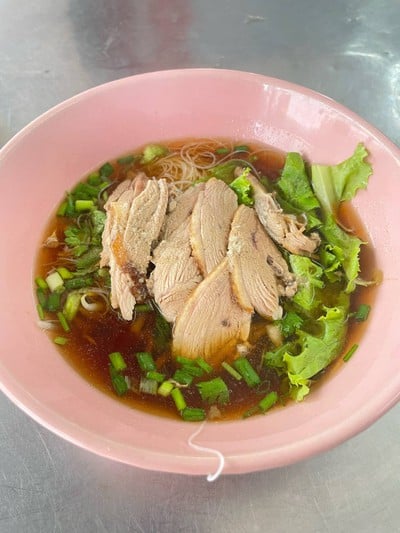 ก๋วยเตี๋ยวเป็ดเนื้อล้วน
