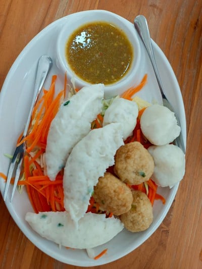 ลูกชิ้นปลาลวกจิ้ม