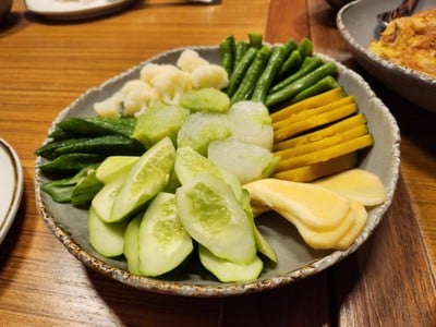 น้ำพริกถั่วมัน พร้อมผักนึ่ง