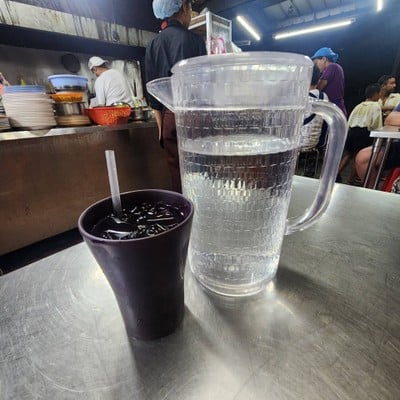 น้ำเปล่าและน้ำแข็ง