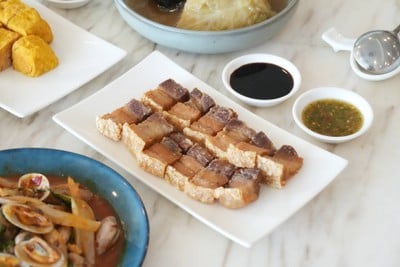 หมูกรอบ