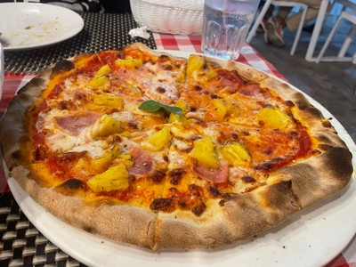 Hawaiian pizza