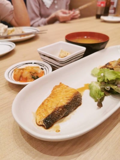 อาหาร หรือ เครื่องดื่ม