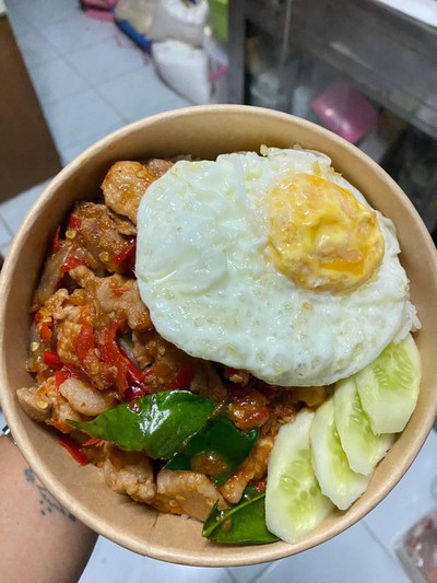 ข้าวผัดกะปิหมูชิ้นไข่ดาว