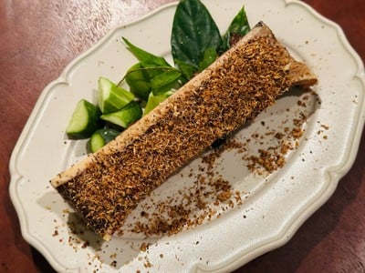 ไขกระดูกวัวเผาและน้ำพริกข่า ใหญ่