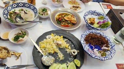 อาหาร หรือ เครื่องดื่ม