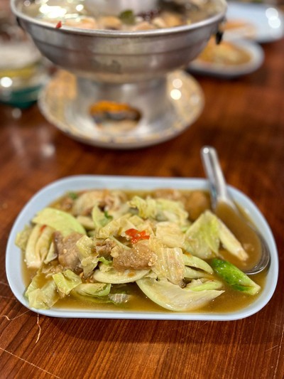 🥗 แขนงหมูกรอบ. (ราคา 120 บาท.)